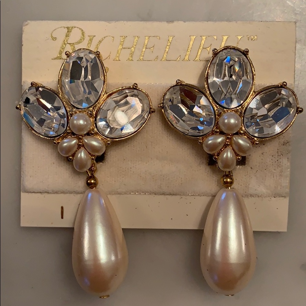 Unworn Richelieu oversize pearl drop earrings